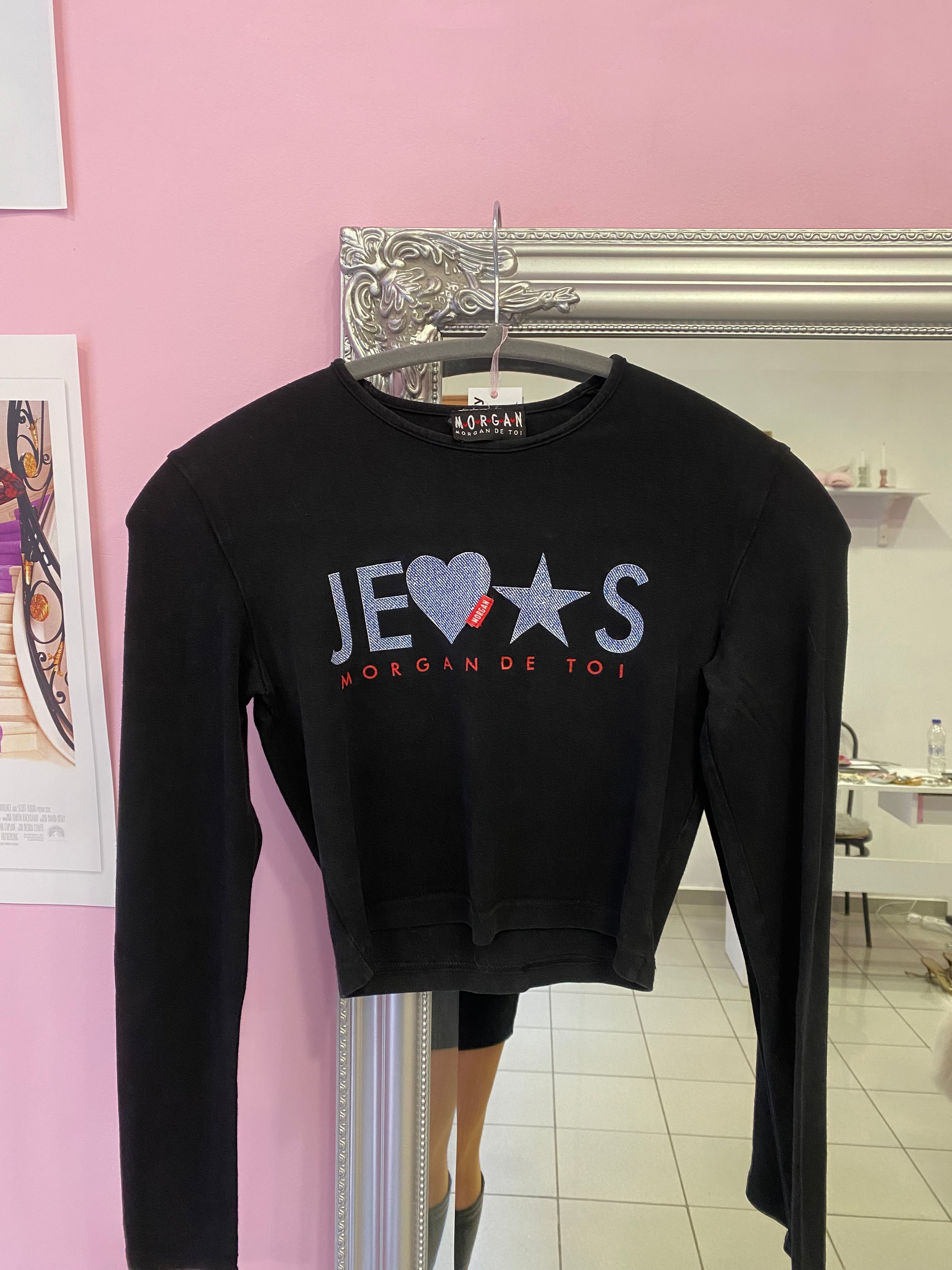 Cropped long sleeve top