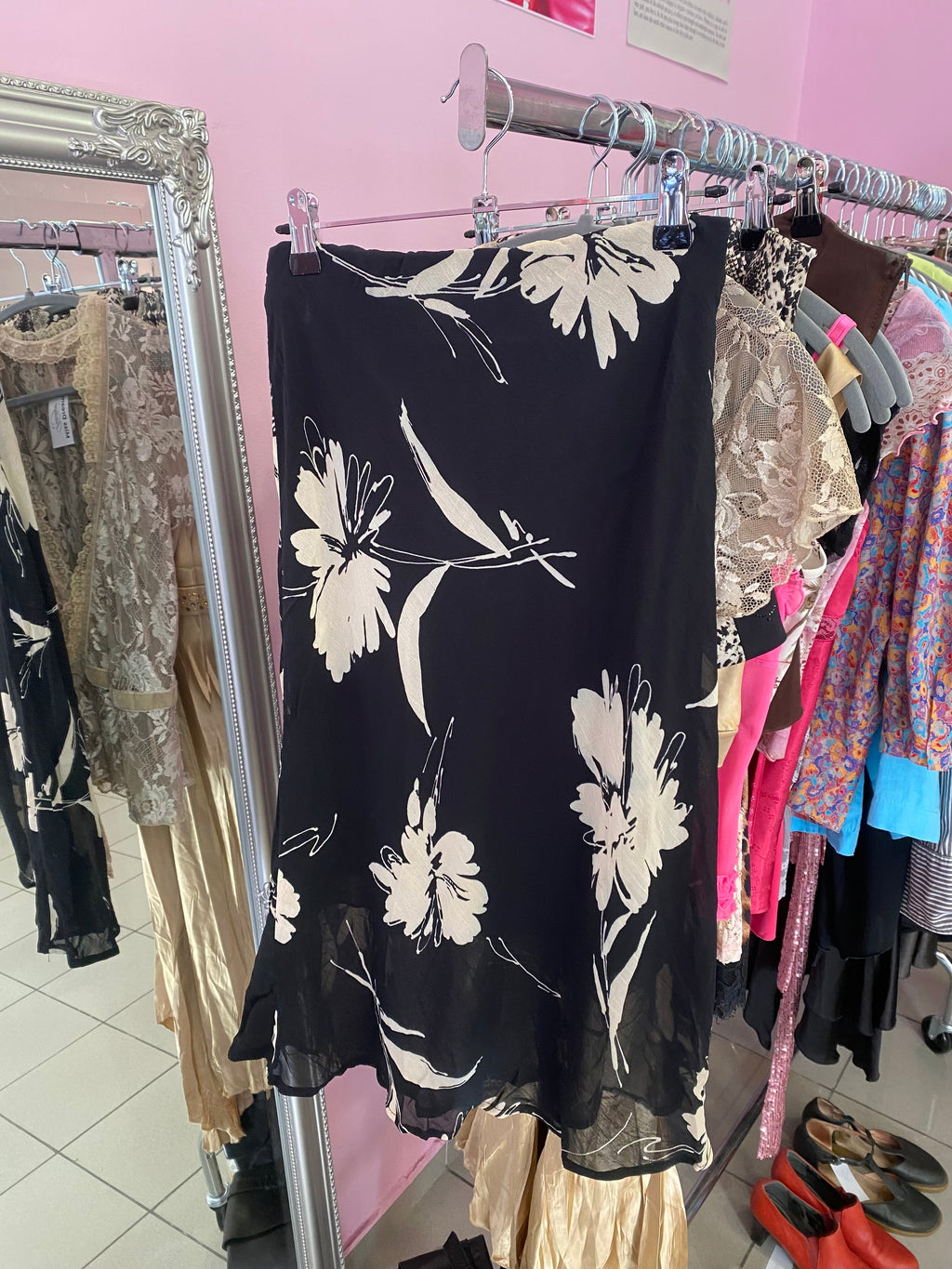 Black & white flowy skirt