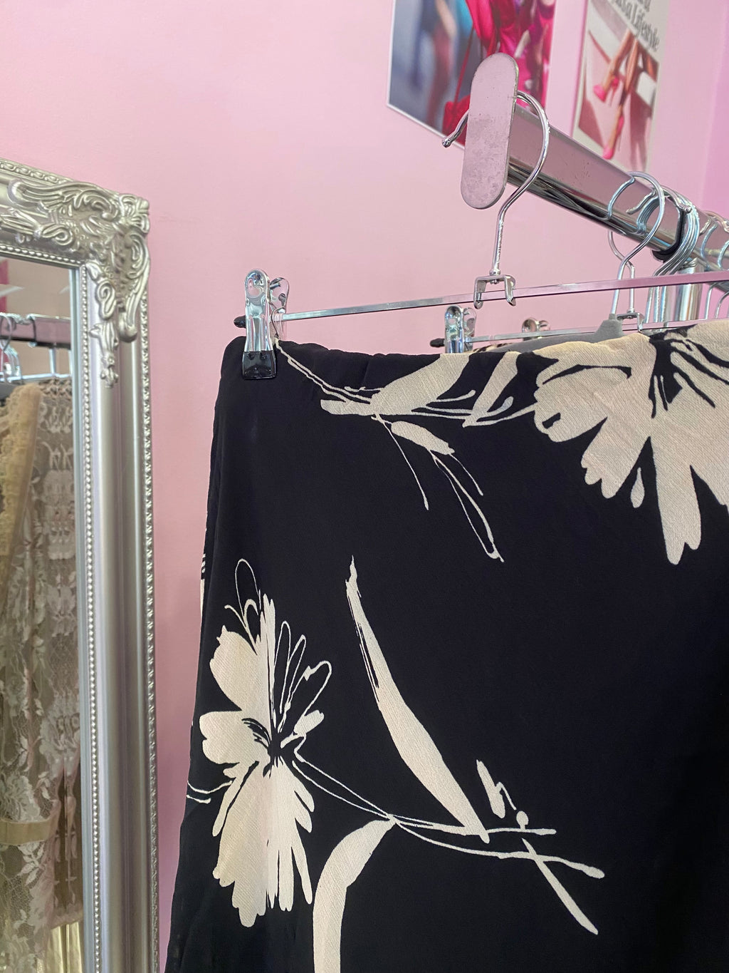 Black & white flowy skirt