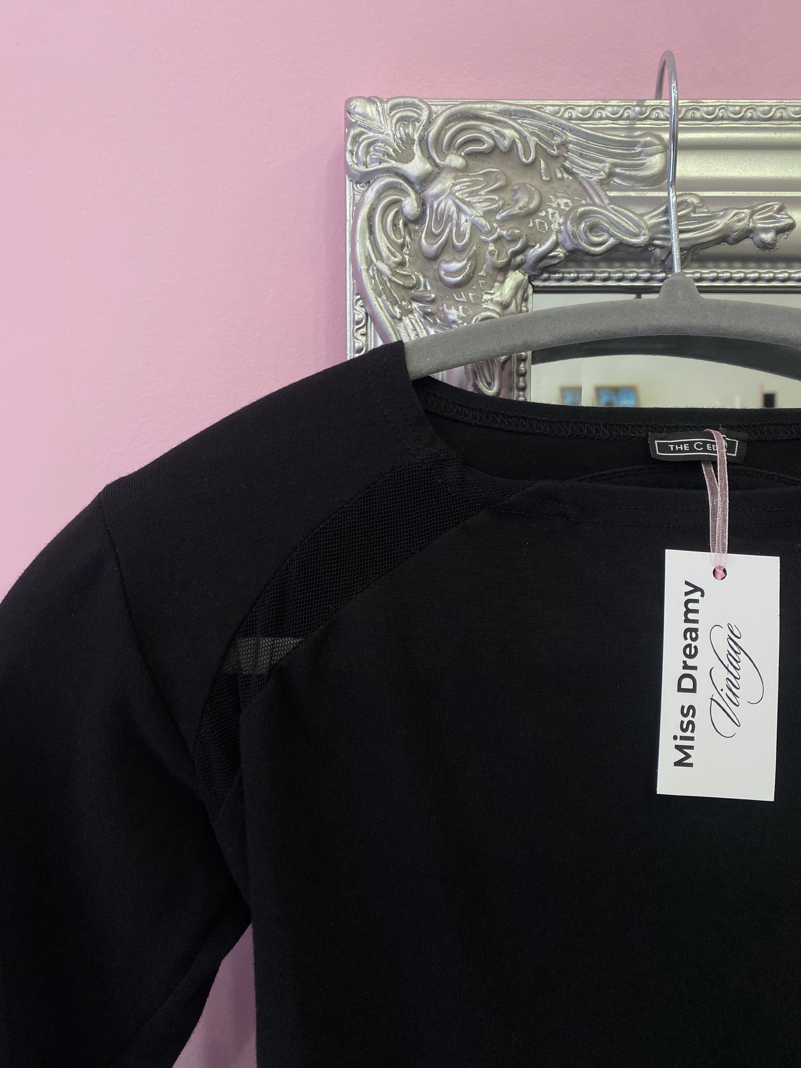 Black body with mesh