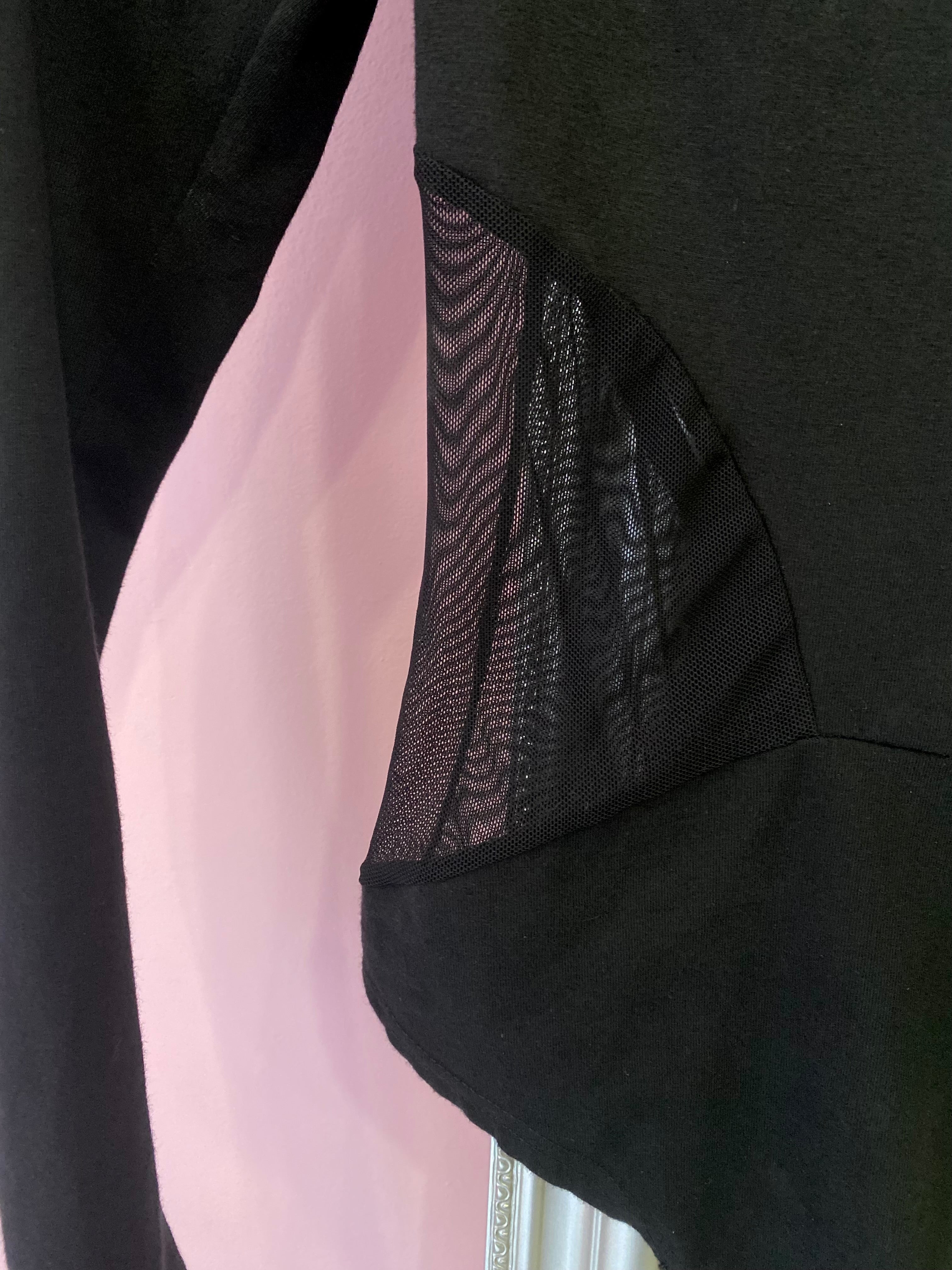 Black body with mesh