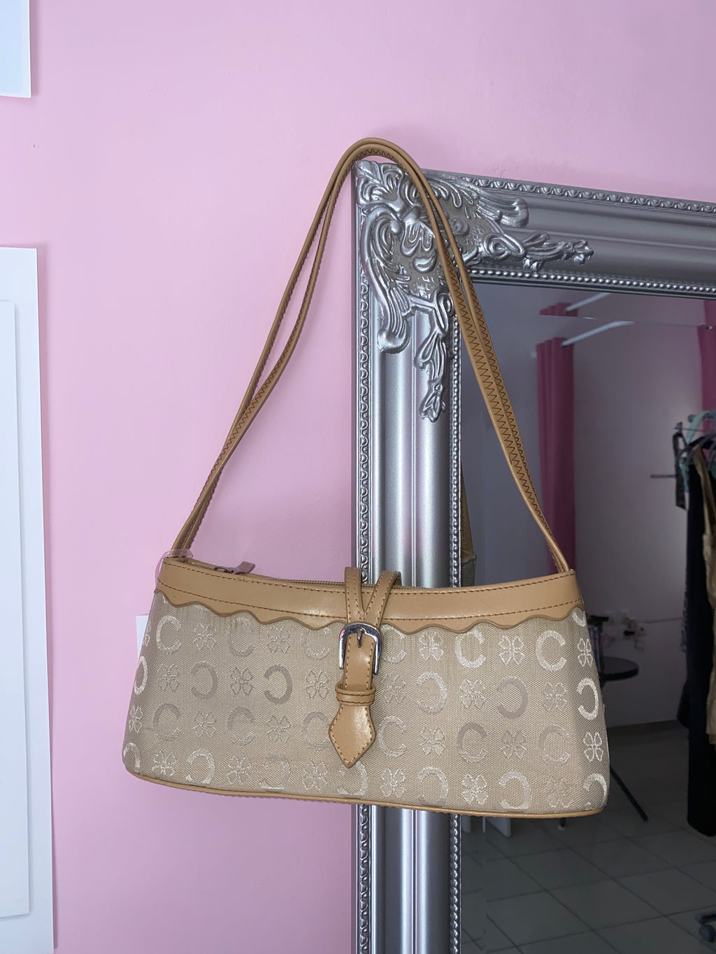 Vintage beige shoulder bag
