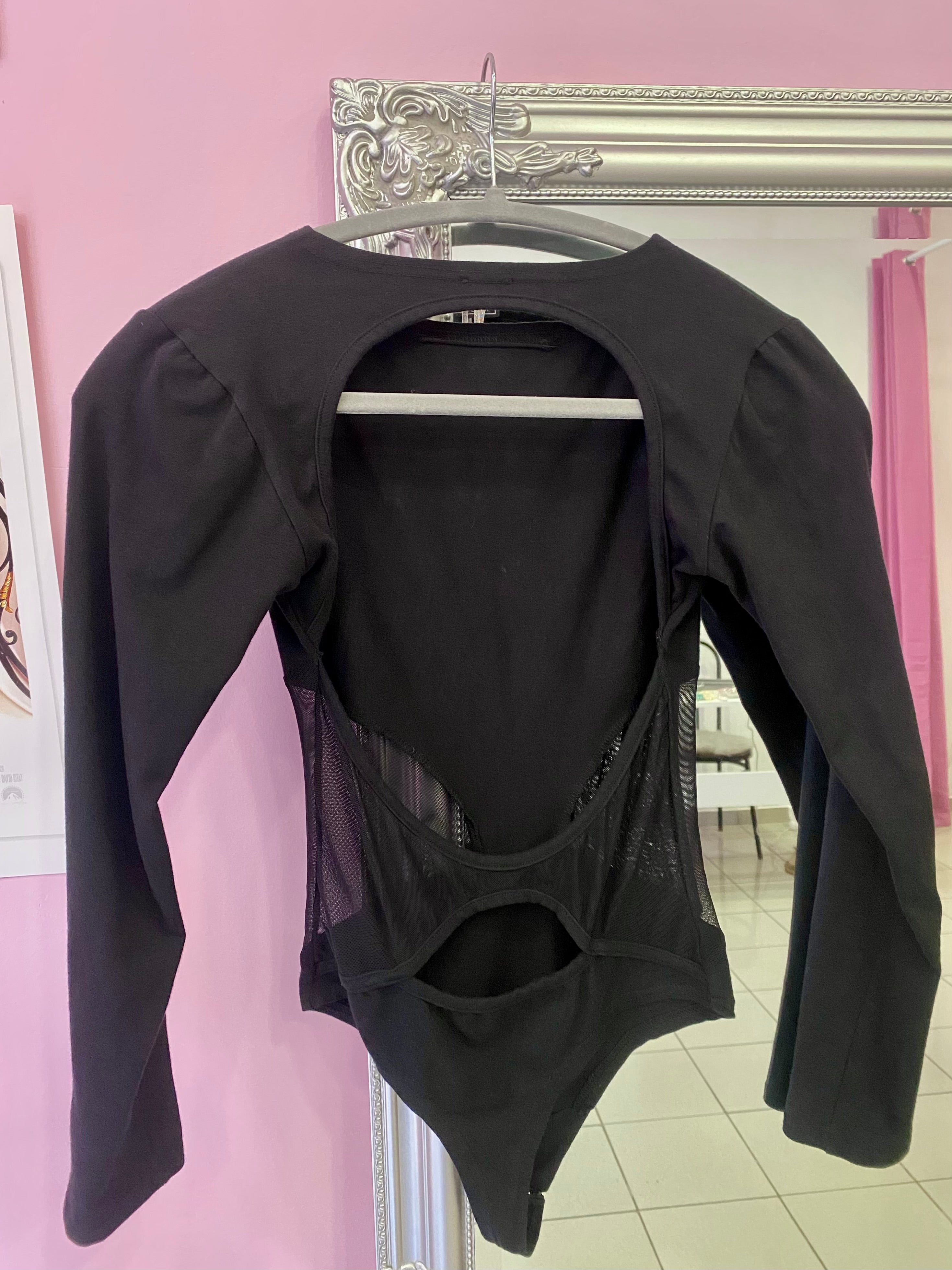 Black body with mesh