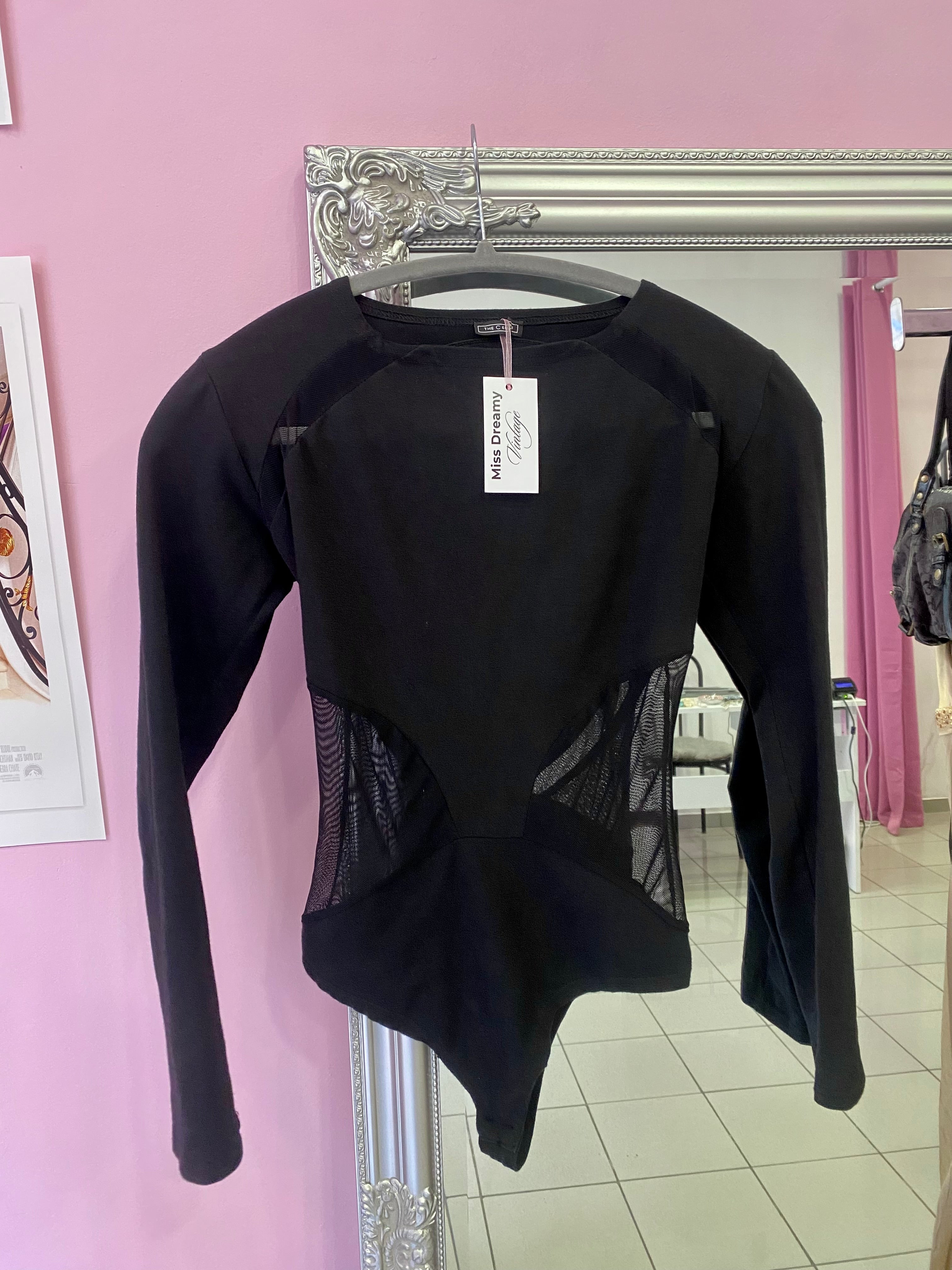 Black body with mesh